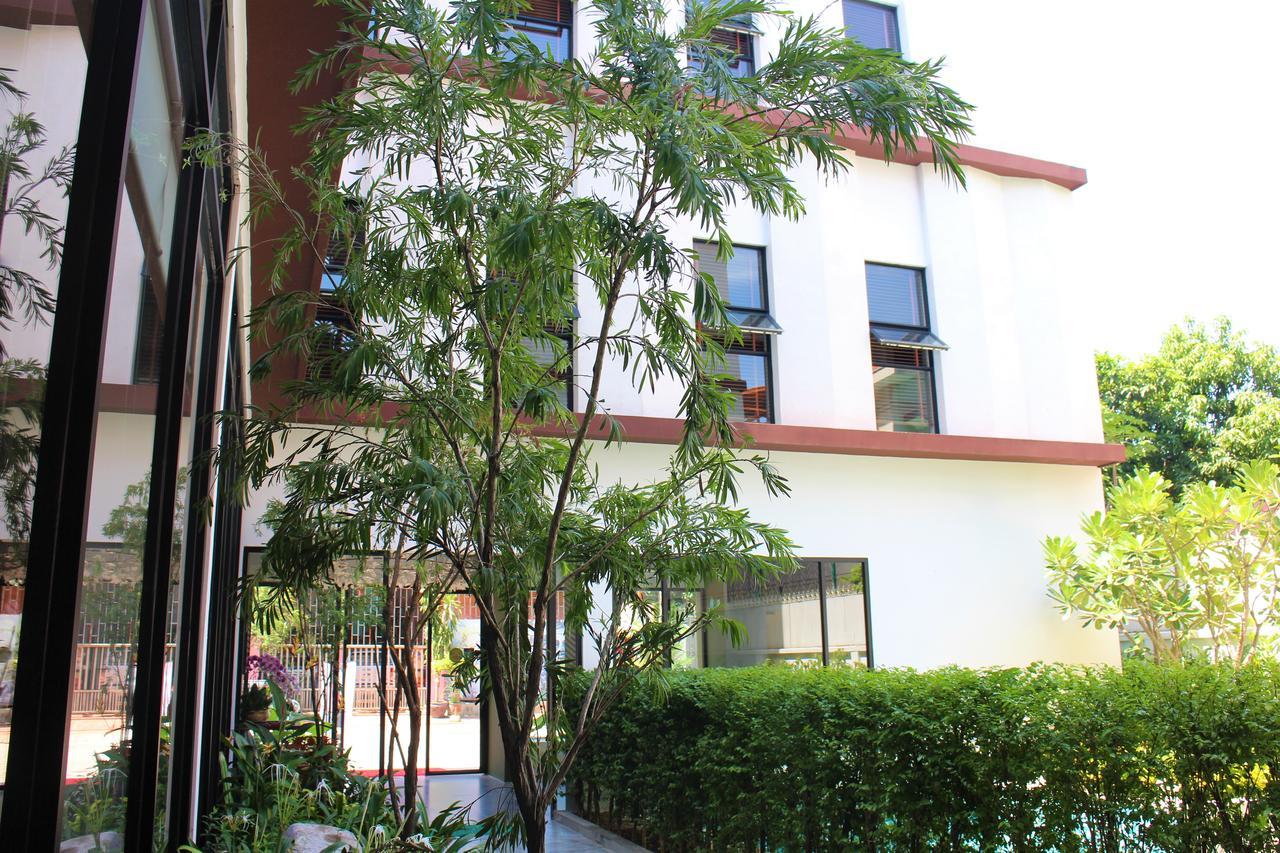 De Ninth Boutique Hotel & Spa Phnom Penh Exterior photo